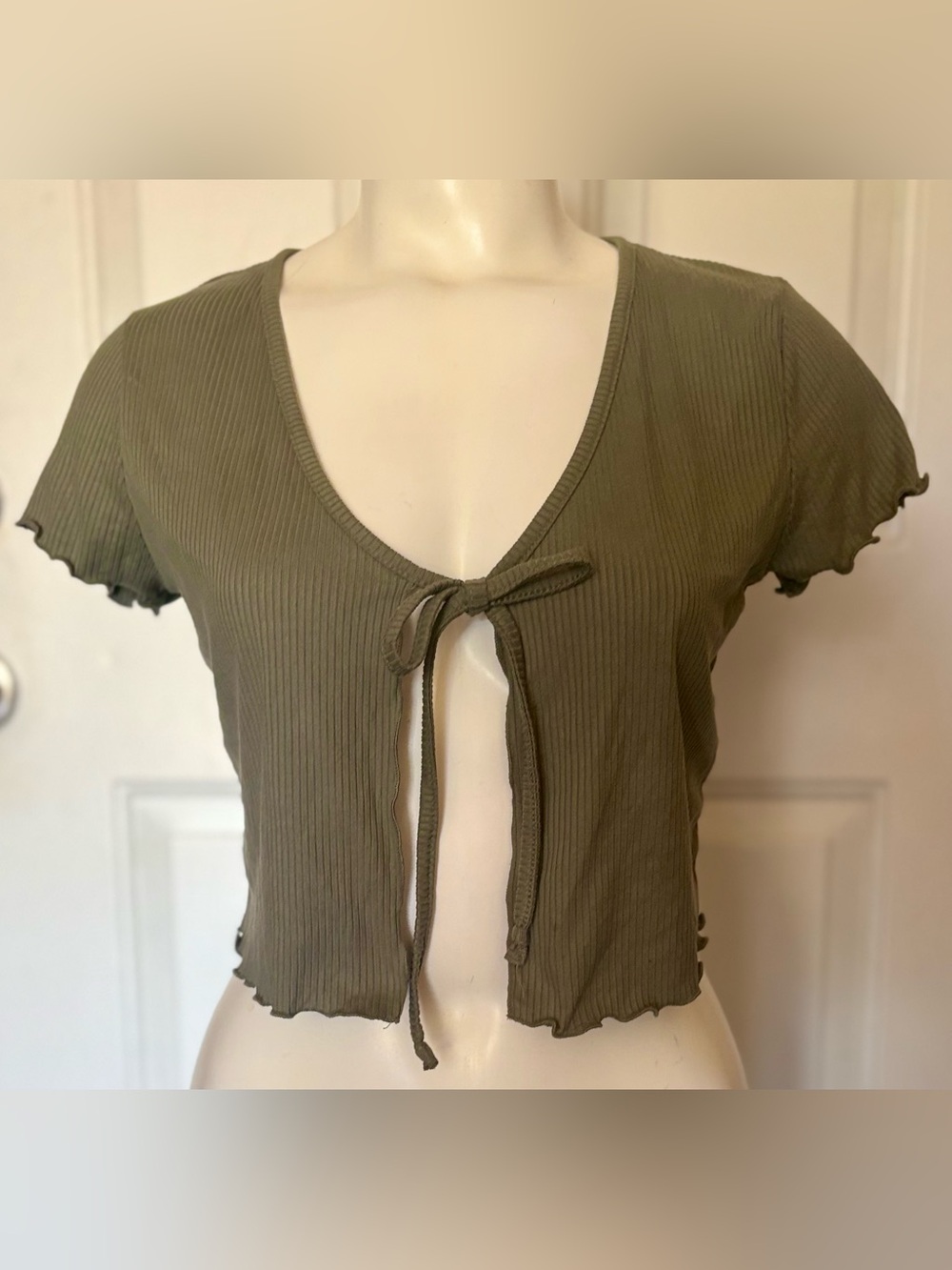 Just Polly NY Olive Front Tie Lettuce Edge Hems Crop Top size Medium
